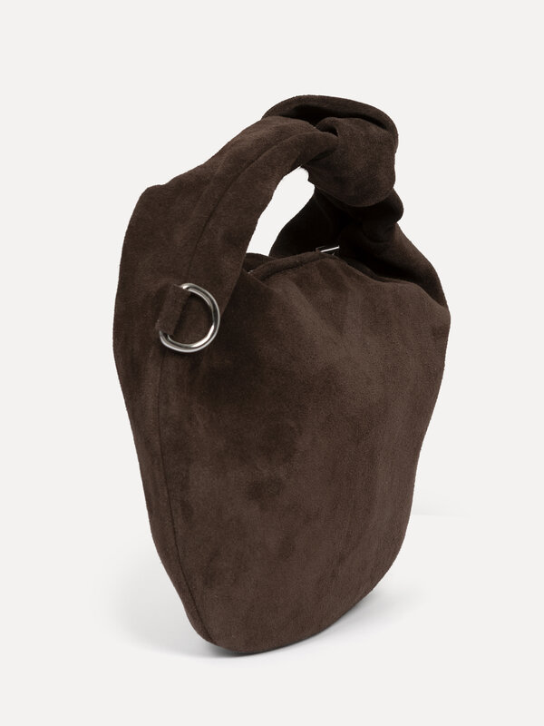 Le Marais Suède handtas Olivia 3. Simply timeless - Deze donkerbruine suède handtas straalt ingetogen elegantie uit. Het ...
