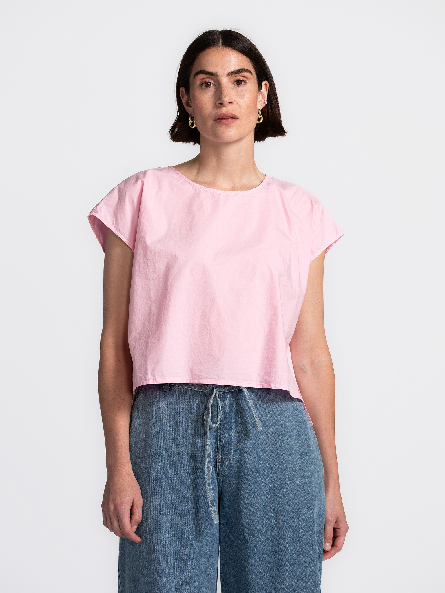 American Vintage T-shirt Bailow 3. Le top Bailow ample sera votre essentiel de l'été. Grâce à sa toile légère et épurée, ...