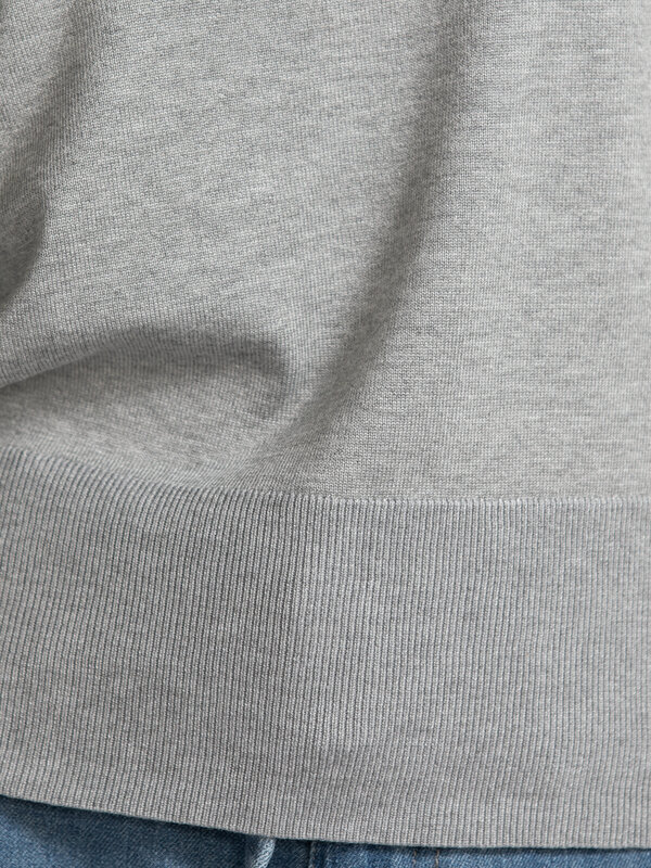 MBYM Gebreide trui Gillian Bravani 6. Grey days never looked this good. Deze licht oversized trui in tijdloos grijs is al...