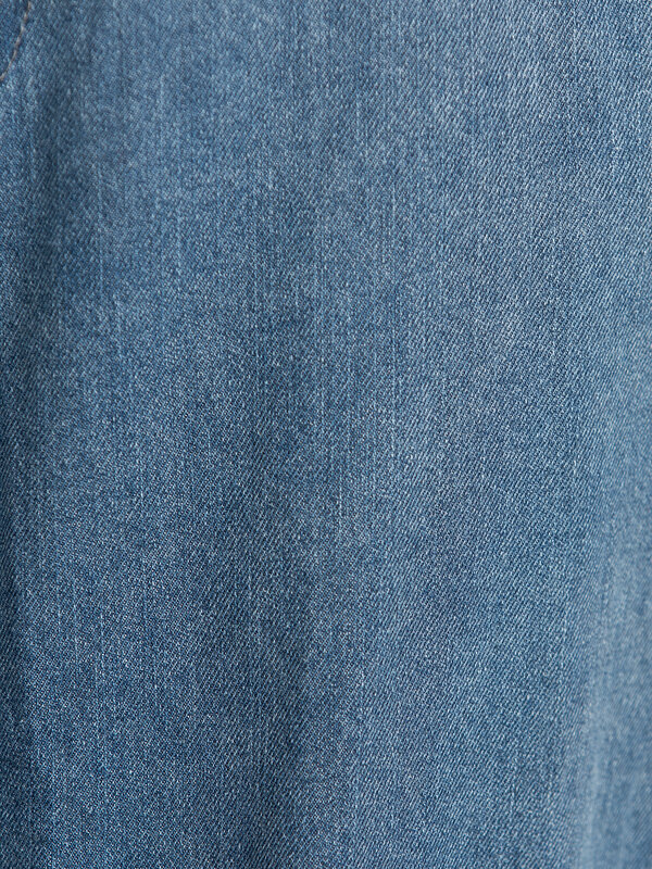 Les Soeurs Jeans met strik Maya 6. Easy breezy! Deze relaxte jeansbroek met strikdetail aan de taille zit niet alleen als...