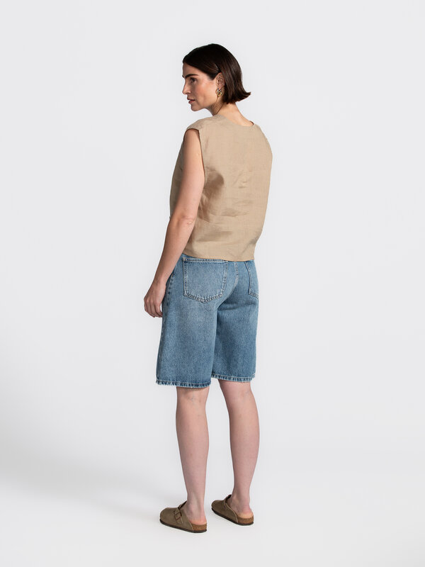Les Soeurs Short bermuda en denim Robert 4. Retour aux années 90! Ce bermuda en denim vous permettra d'affronter les jour...