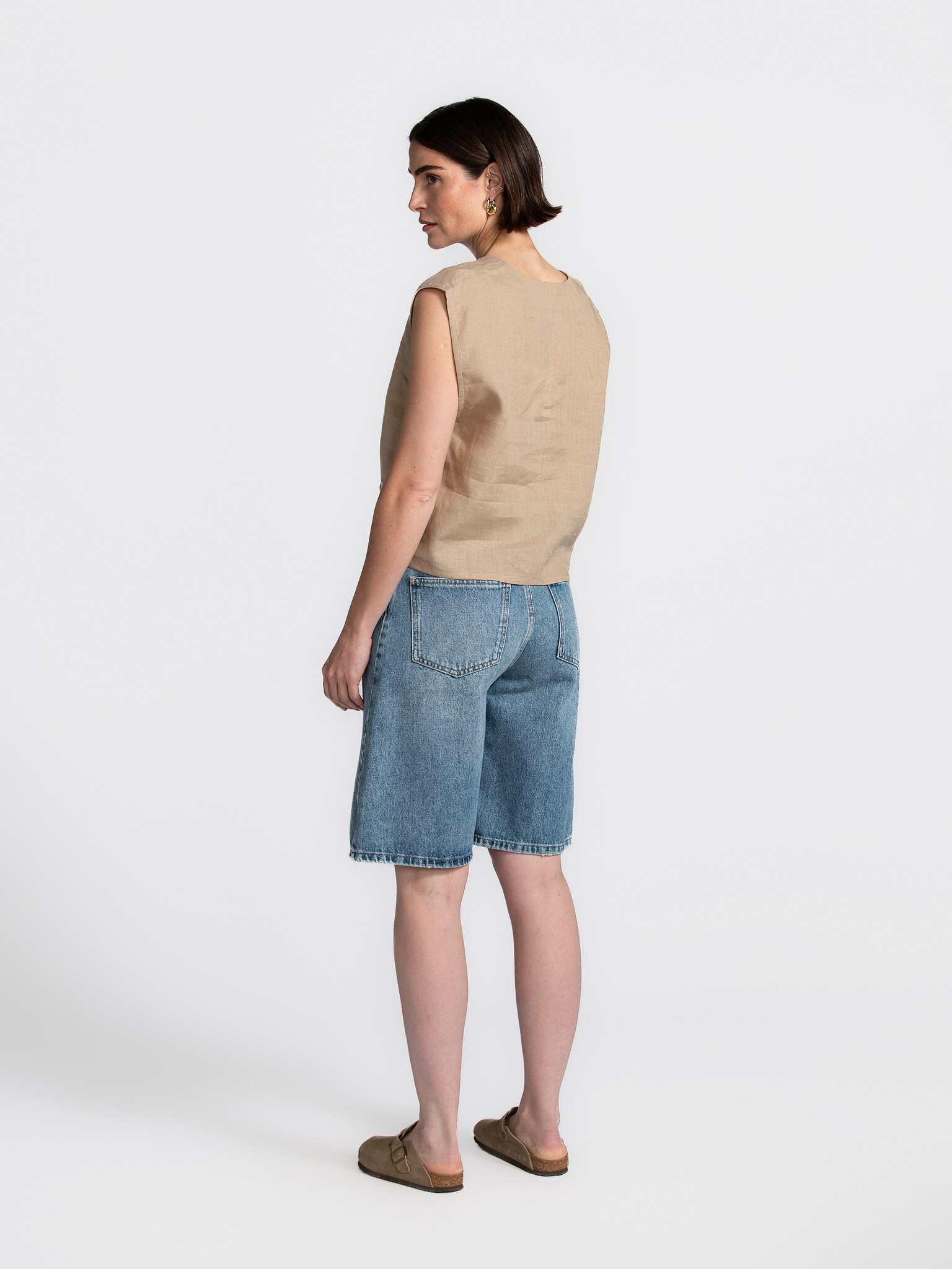 Les Soeurs Short bermuda en denim Robert 4. Retour aux années 90! Ce bermuda en denim vous permettra d'affronter les jour...