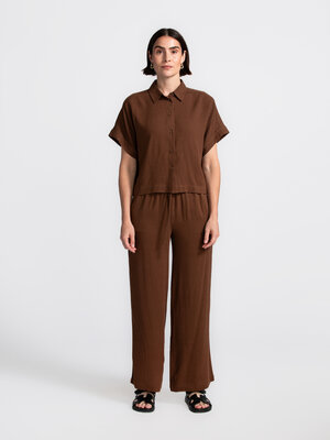 Broek Viva Gulia. Classy in chestnut – Deze donkerbruine wide-leg broek in luchtige linnenmix is de ultieme summer staple...