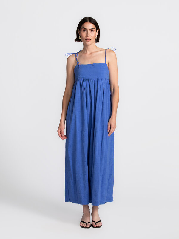 Edited Robe longue Alida 1. Sky blue ! Cette robe maxi bleu clair est votre nouvelle alliée en vacances. Longue, légère e...
