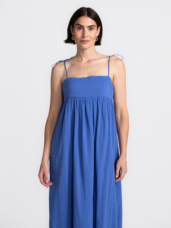 Edited Robe longue Alida 3. Sky blue ! Cette robe maxi bleu clair est votre nouvelle alliée en vacances. Longue, légère e...