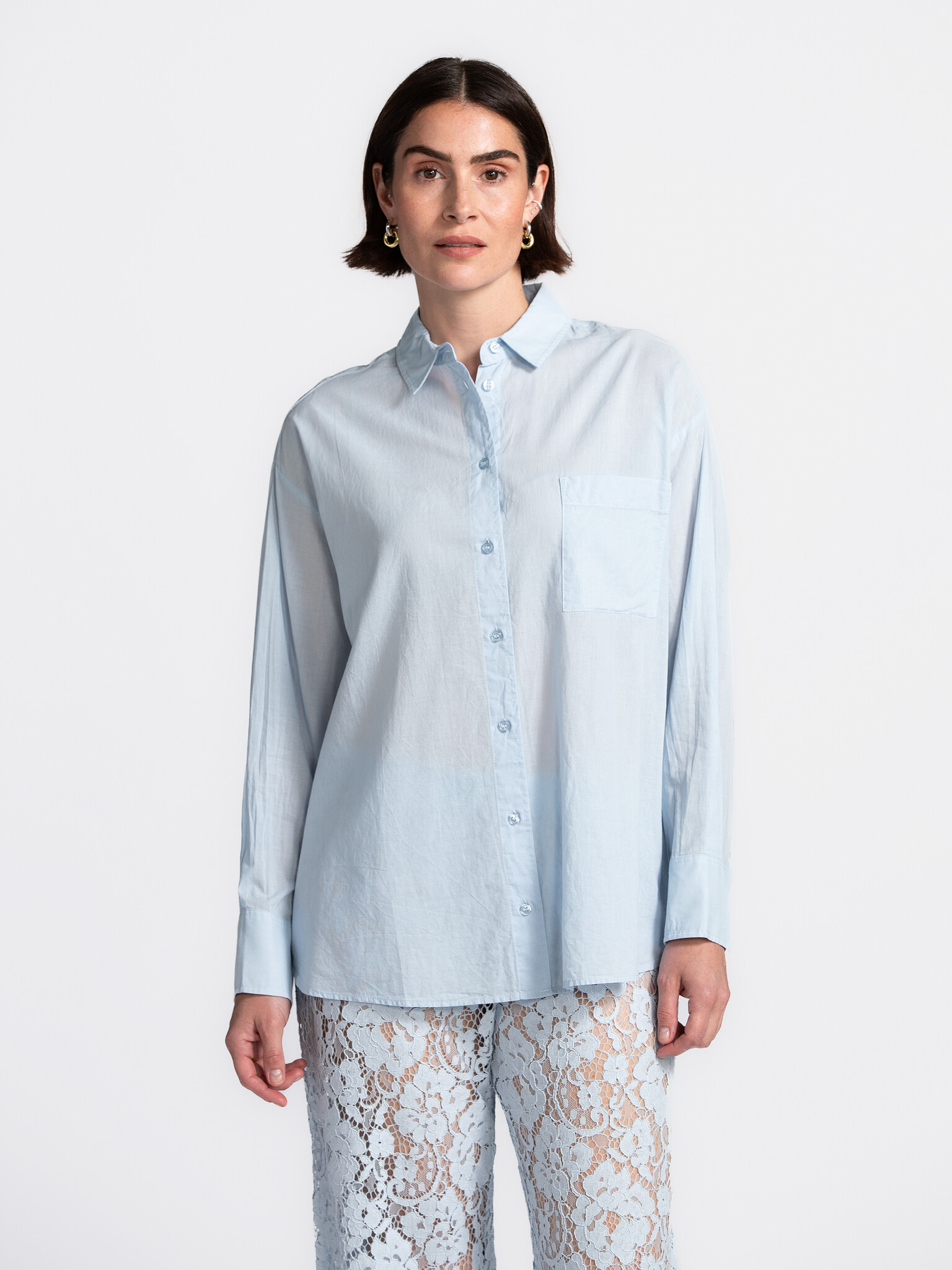 Les Soeurs Shirt Yara 1. The must-have blouse for your capsule wardrobe? This pastel blue one is guaranteed to steal your...