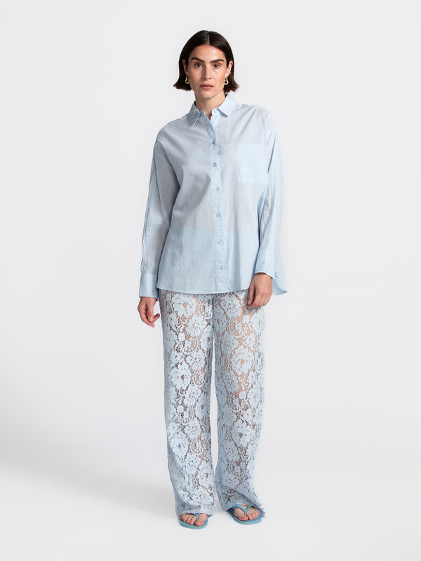 Les Soeurs Shirt Yara 3. The must-have blouse for your capsule wardrobe? This pastel blue one is guaranteed to steal your...