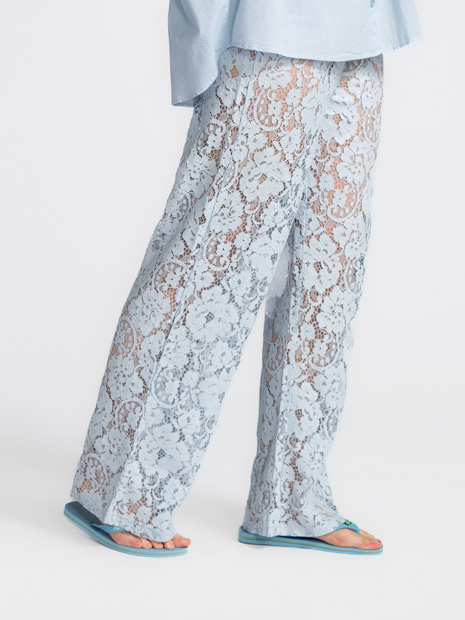 Les Soeurs Pantalon en dentelle Reva 5. Le ciel bleu arrive - et ce pantalon de rêve est le vôtre pour l'occasion. Les dé...