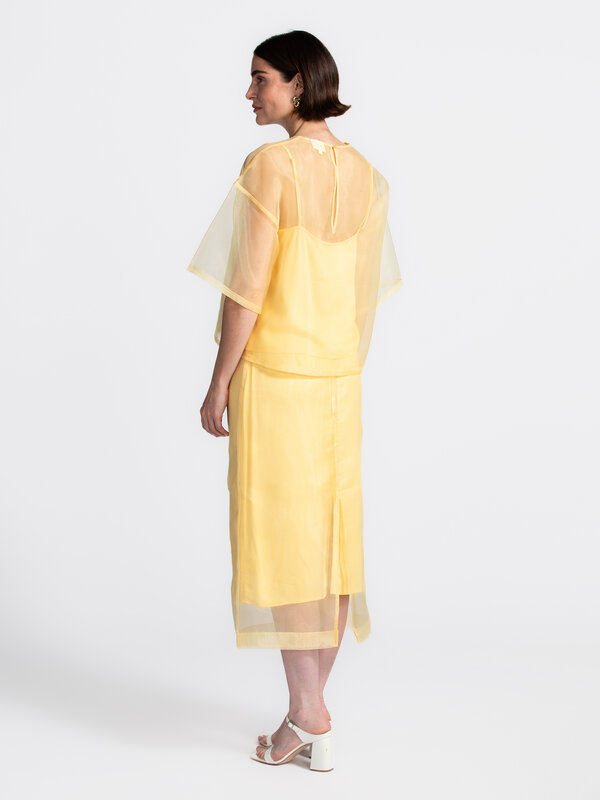 Les Soeurs Jupe organza Bruce 5. Cette jupe en organza jaune beurre capture la sensation du printemps en une tenue. La co...