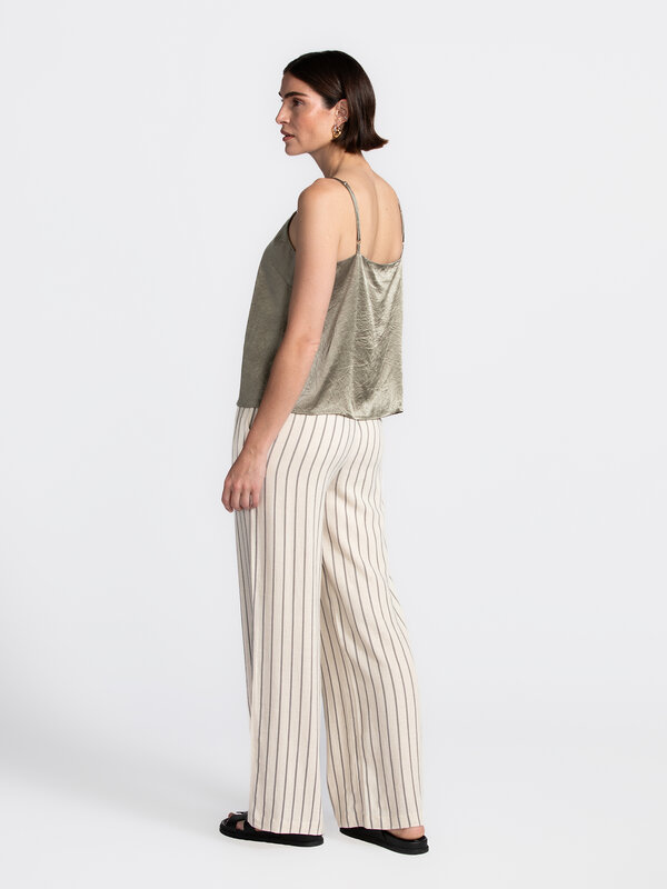 Selected Pantalon ample rayé Viva Gulia 5. Easy breezy linen squeezy – Ce pantalon large à rayures en mélange de lin lége...
