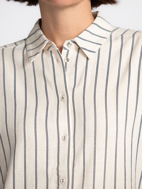 Selected Chemise rayée Viva Sun 3. Léger et stylé – cette chemise courte à rayures et col classique est parfaite pour vos...