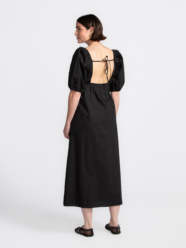Edited Robe longue Senta 5. ’élégance en noir — une robe qui fait toujours effet. Cette robe longue noire en 100 % coton ...