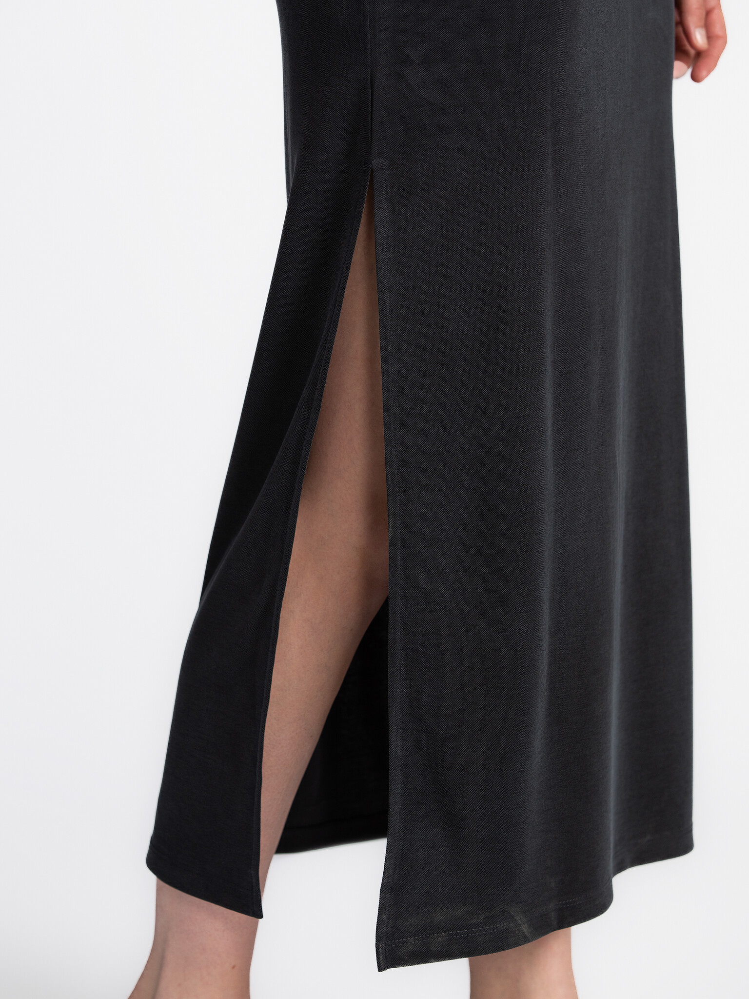 MBYM Maxi-jurk Leslee Bosko 4. Little black summer proof – deze luchtige zwarte maxi-jurk is je stijlvolle bondgenoot op ...