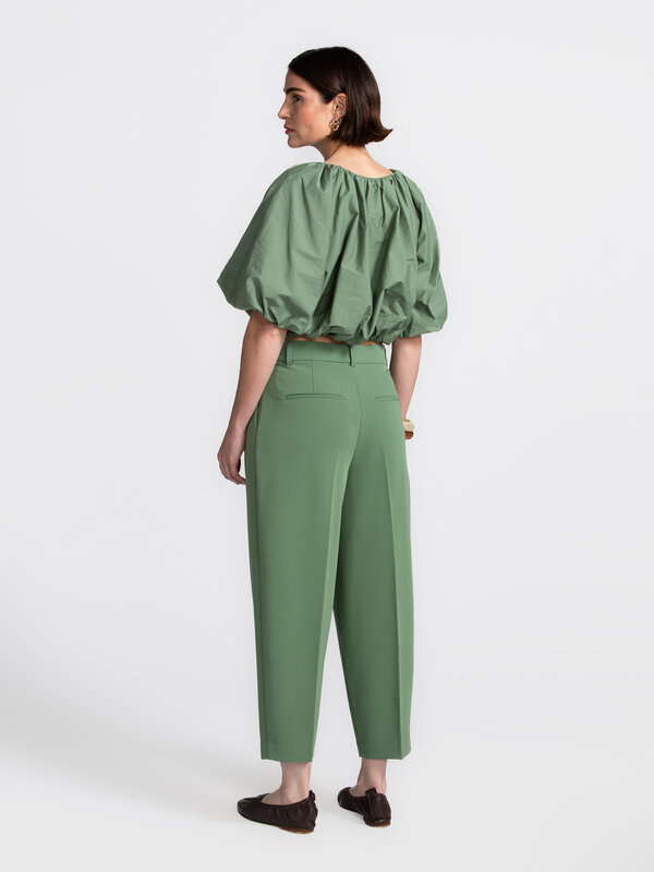 Les Soeurs Pleated trousers Johnny 5. Pleats please! Are you ready for the ultimate spring upgrade? These pleated pants s...