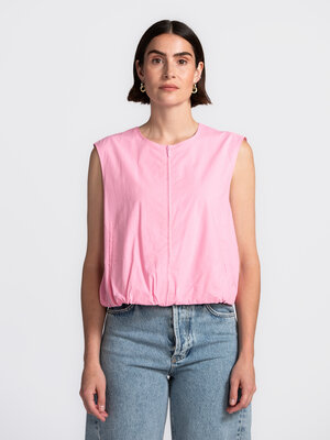 Balloon top Liam. Spring fling! This sleeveless top in cotton candy pink is like a fresh spring breeze for your wardrobe....