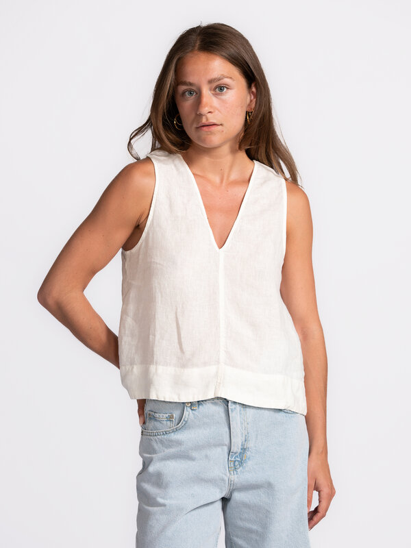 Selected Top sans manches Linna 1. Léger comme le lin – ce top sans manches est un indispensable estival. Portez-le avec ...