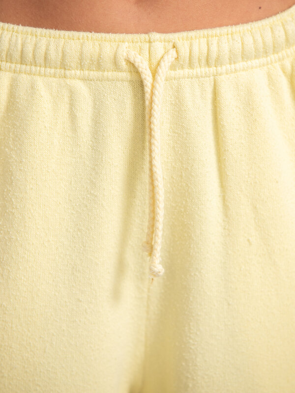 American Vintage Jogging Ytibay 6. Lazy lemon – jouw nieuwe favoriete jogging. Deze zachte, lichtgele joggingbroek straal...