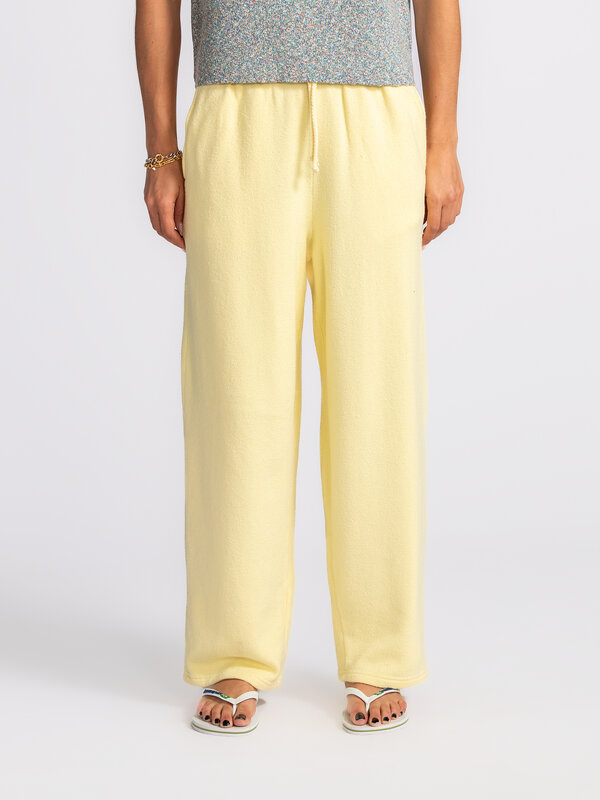 American Vintage Jogging Ytibay 4. Lazy lemon – jouw nieuwe favoriete jogging. Deze zachte, lichtgele joggingbroek straal...