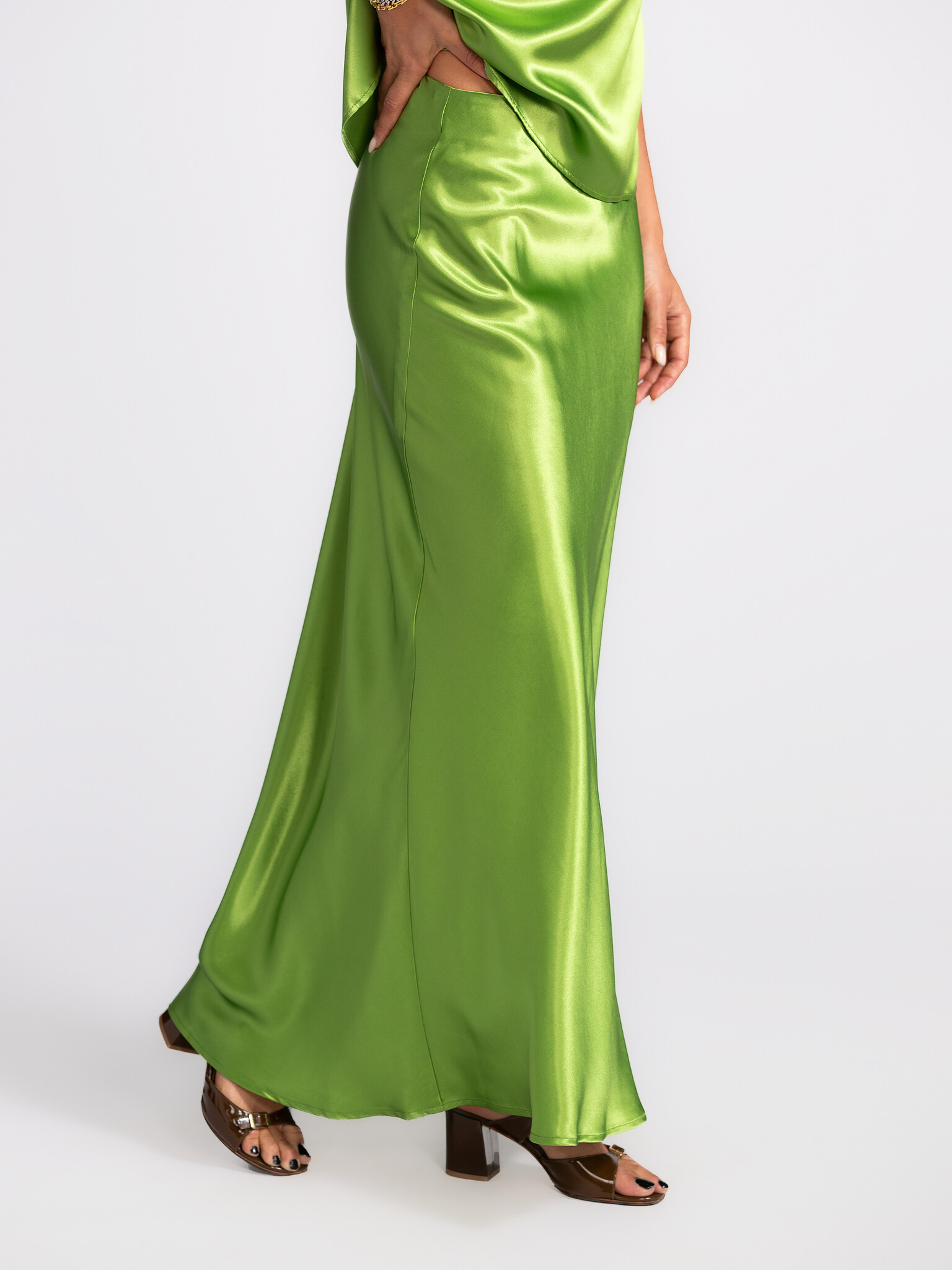 Selected Satin maxi skirt Elina Lena 3. The Elina skirt is all about elegance, with its silky shine and flattering midi c...