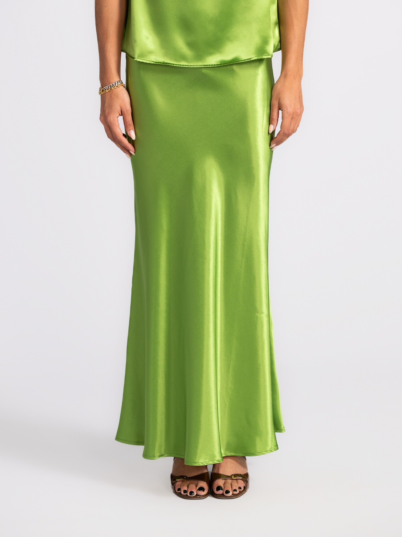 Selected Satin maxi skirt Elina Lena 4. The Elina skirt is all about elegance, with its silky shine and flattering midi c...