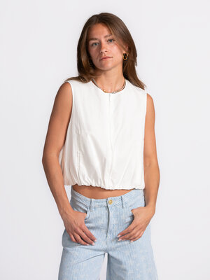 Top ballon Liam. Yes to easy dressing! Ce haut ballon blanc est tout ce que vous recherchez pour l'été. Grâce à sa coupe ...