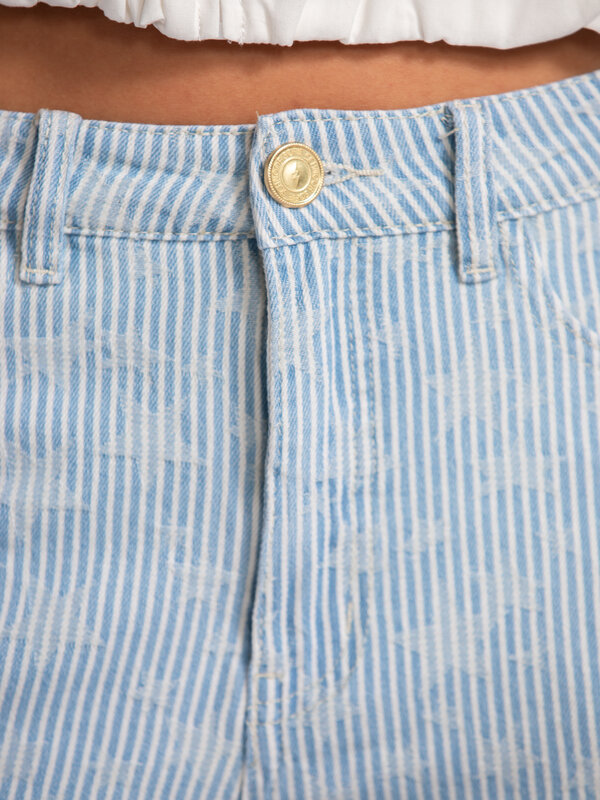 Sofie Schnoor Bermuda en denim Cleo 3. Summer blues! Ce short à rayures bleu et blanc respire l’été sans souci. Sa coupe ...
