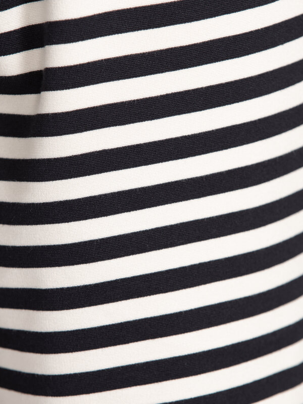 MBYM Striped shorts Jaxi Betsy 6. Stripes on repeat! This navy striped short by MbyM is casual, comfy and cool. Wear it o...