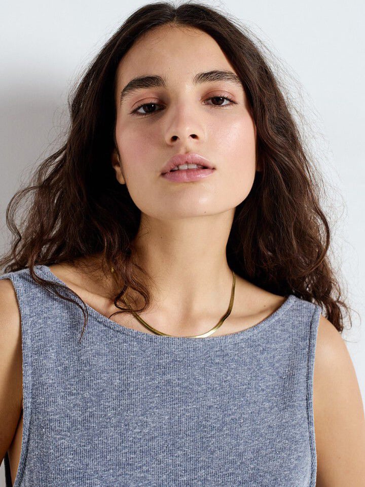 American Vintage Lange jurk Ofybow 5. Perfect soft summer - deze zachte, katoenen jurk met open rug en afgesneden zoom is...