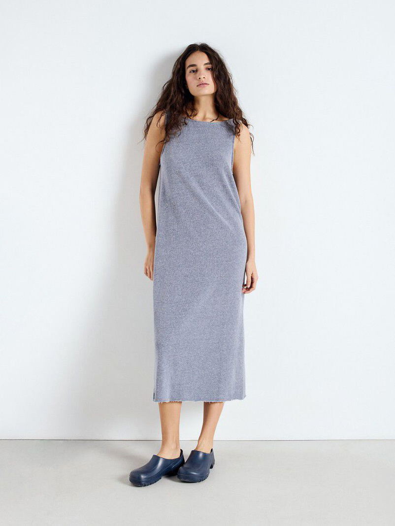 American Vintage Lange jurk Ofybow 2. Perfect soft summer - deze zachte, katoenen jurk met open rug en afgesneden zoom is...