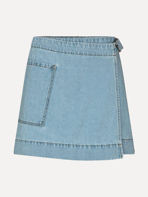 MBYM Denim rok Kalinca 1. Denim days - op zoek naar de perfecte zomerrok? Deze korte denimrok met overslag is gemaakt voo...