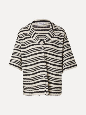 Chemise Karlotta. Monochrome magique. Cette chemise légère à rayures noires et blanches est parfaite pour les journées ch...