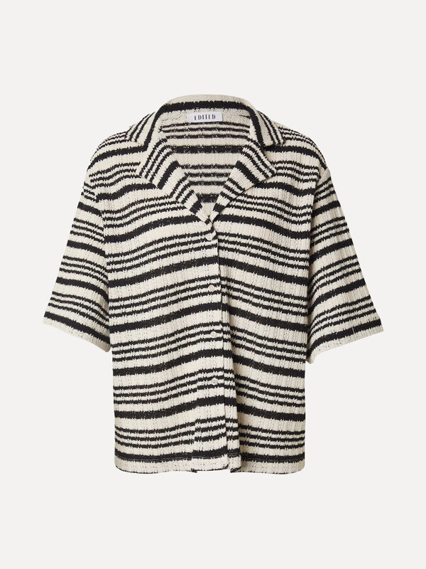 Edited À rayures chemise Karlotta 1. Monochrome magique. Cette chemise légère à rayures noires et blanches est parfaite p...