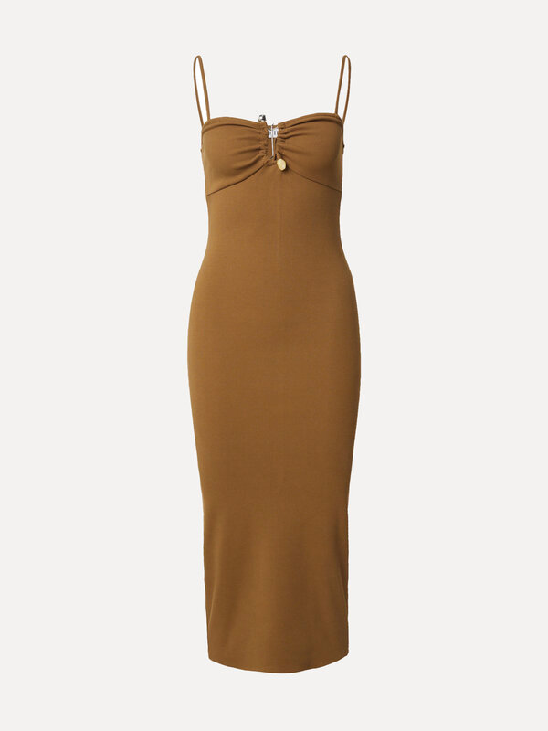 Edited Robe midi Lilian 1. Féminine et audacieuse. Cette robe midi ajustée, ornée de fines bretelles et de perles délicat...