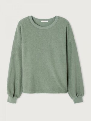 Sweat Bobypark. Adoptez le cosy chic avec ce pull teddy vert doux. Sa texture riche et sa coupe oversize offrent un look ...