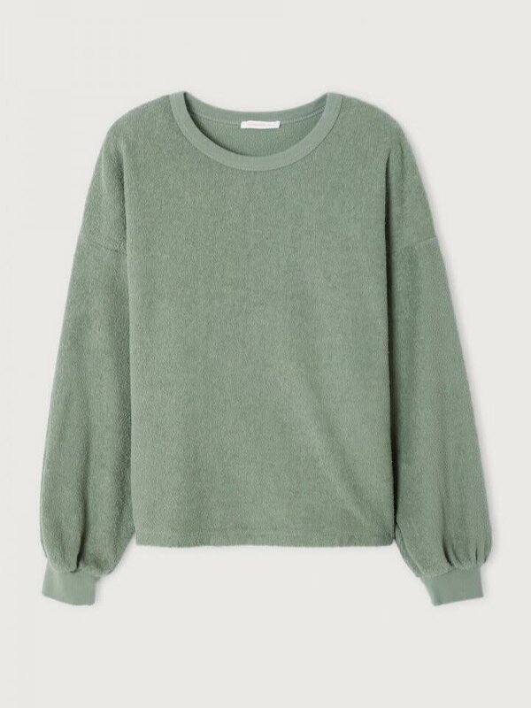 American Vintage Sweat Bobypark 1. Adoptez le cosy chic avec ce pull teddy vert doux. Sa texture riche et sa coupe oversi...