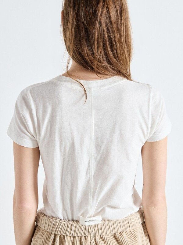 American Vintage T-Shirt doux Gamipy 5. Less is more. Ce T-shirt blanc ultra doux a une coupe légèrement ajustée et une s...