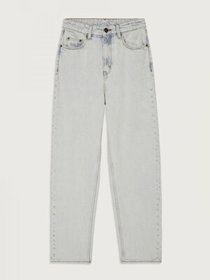 Jeans Joybird. Nineties vibe, modern comfort. Deze lichtblauwe jeans zit laag op de heup en valt heerlijk nonchalant. De ...