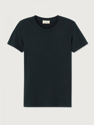 T-Shirt Gamipy. Minimalistisch maar moeiteloos stijlvol. Deze superzachte zwarte T-shirt heeft een licht aansluitende pas...
