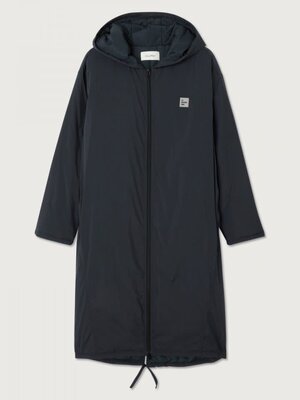 Parka Zotcity. Sleek & warm. Deze lange zwarte parka combineert stoere coolness met ultiem comfort. Dankzij de warme voer...