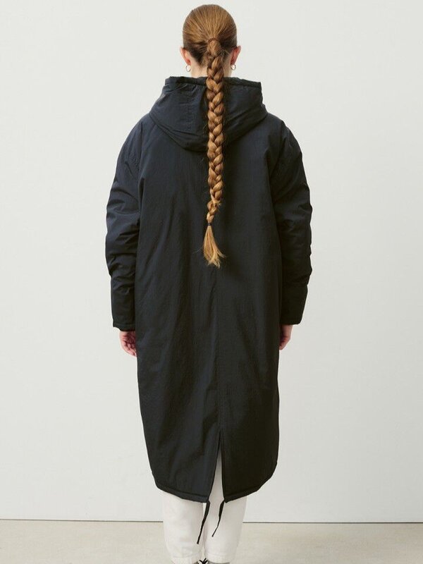 American Vintage Parka Zotcity 5. Sleek & warm. Deze lange zwarte parka combineert stoere coolness met ultiem comfort. Da...
