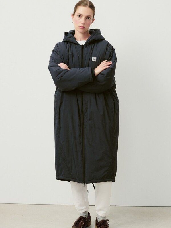 American Vintage Parka Zotcity 2. Sleek & warm. Deze lange zwarte parka combineert stoere coolness met ultiem comfort. Da...