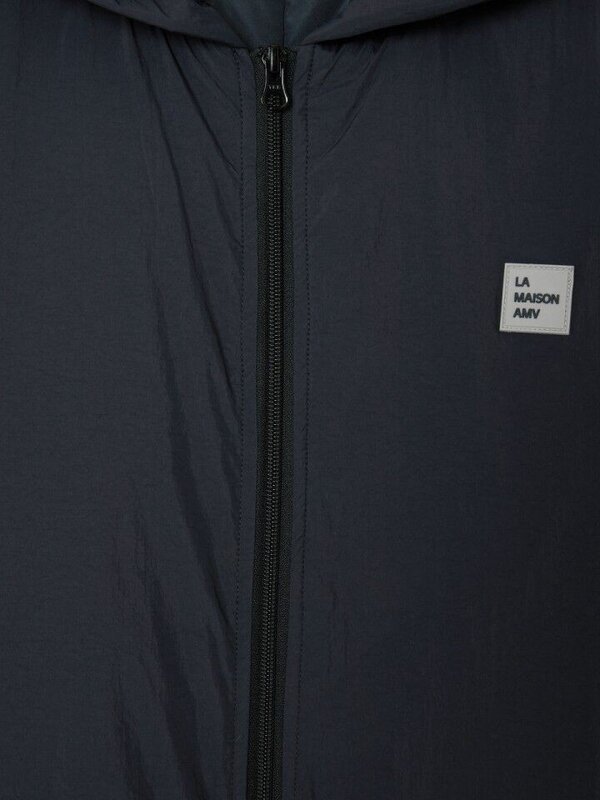 American Vintage Parka Zotcity 6. Sleek & warm. Deze lange zwarte parka combineert stoere coolness met ultiem comfort. Da...