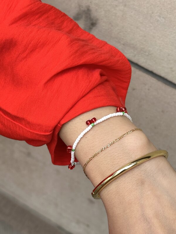 Les Soeurs Bracelet Lea Cerises 2. Charme cerise au poignet ! Ce bracelet délicat avec perles blanches et cerises rouges ...