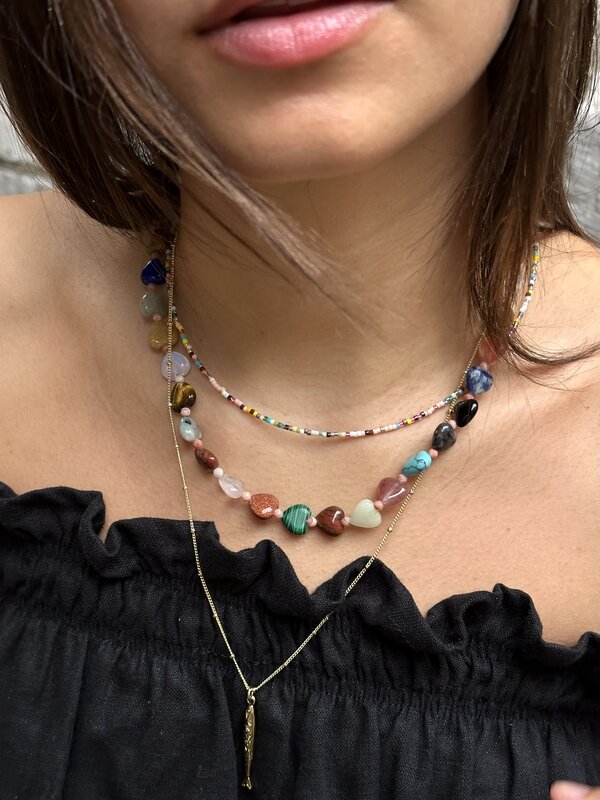 Les Soeurs Collier Amelie coeurs 2. À porter sur le cœur. Ce collier orné de perles en forme de cœur dans des tons chauds...