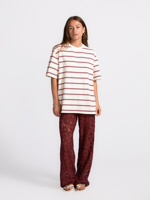 Trousers Reva. Classy in burgundy – our all-time favourite is back in timeless burgundy! Dreamy, playful and airy for sun...