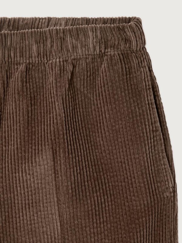 American Vintage Ribbed pants Padow 2. Chic in chocolate. This dark brown corduroy trouser with a high waist and relaxed ...