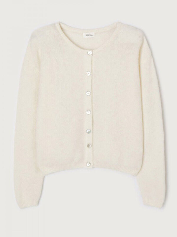 American Vintage Knitted cardigan Vitow 1. Winter white - this soft alpaca cardigan by American Vintage wraps you in time...