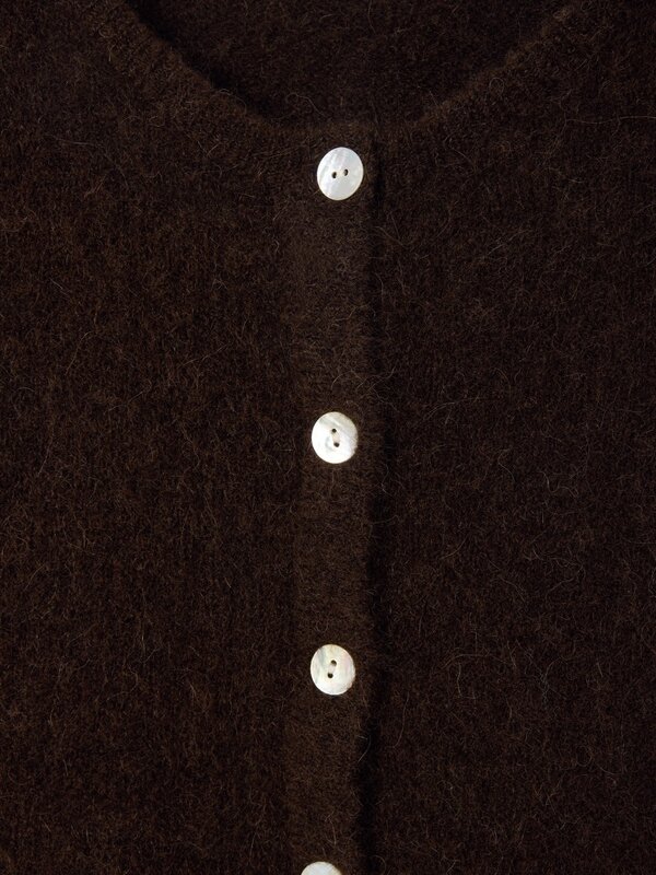 American Vintage Knitted cardigan Vitow 2. Chocolate crush - everyone’s favorite alpaca cardigan now comes in a rich dark...