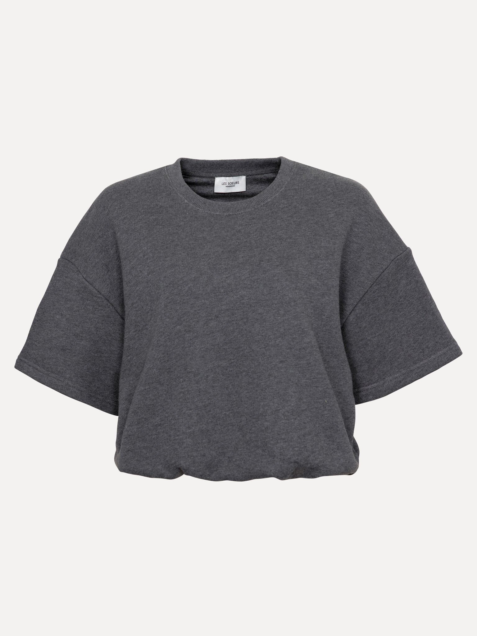 Les Soeurs Cropped Shortsleeve Sweater Lucia 2. Cropped comfort. Deze donkergrijze sweater in een balloon fit brengt volu...