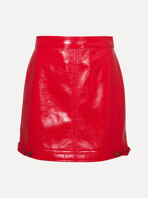Jupe en cuir vegan brillante Mila. Bold in red. Cette mini-jupe brillante en cuir vegan attire tous les regards et donne ...